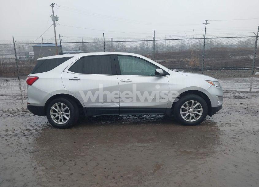 Photo 13 of 2018 Chevrolet Equinox LT (VIN 3GNAXSEV3JS588946)