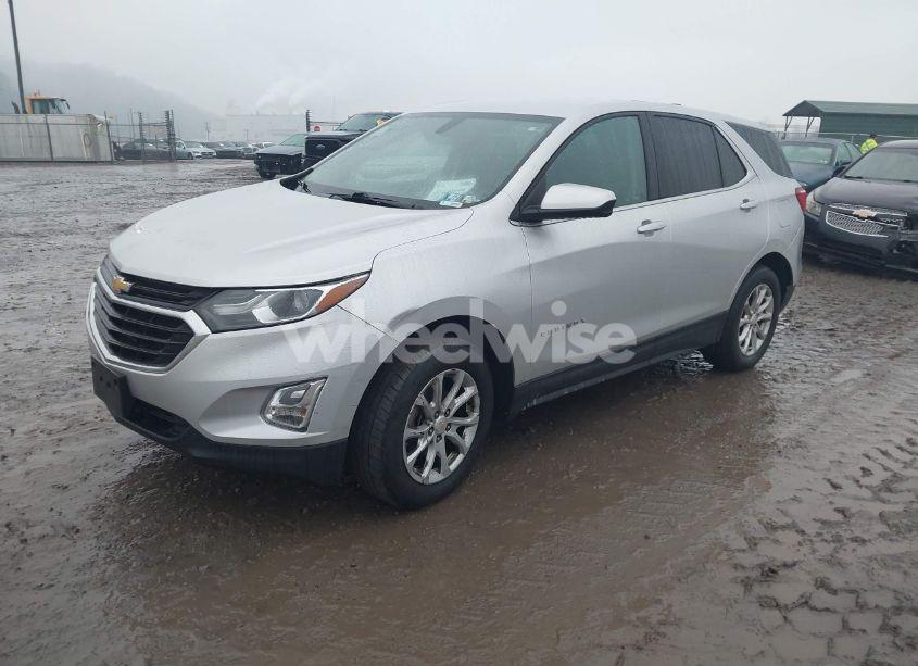 Photo 2 of 2018 Chevrolet Equinox LT (VIN 3GNAXSEV3JS588946)