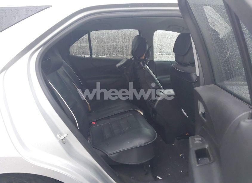 Photo 8 of 2018 Chevrolet Equinox LT (VIN 3GNAXSEV3JS588946)