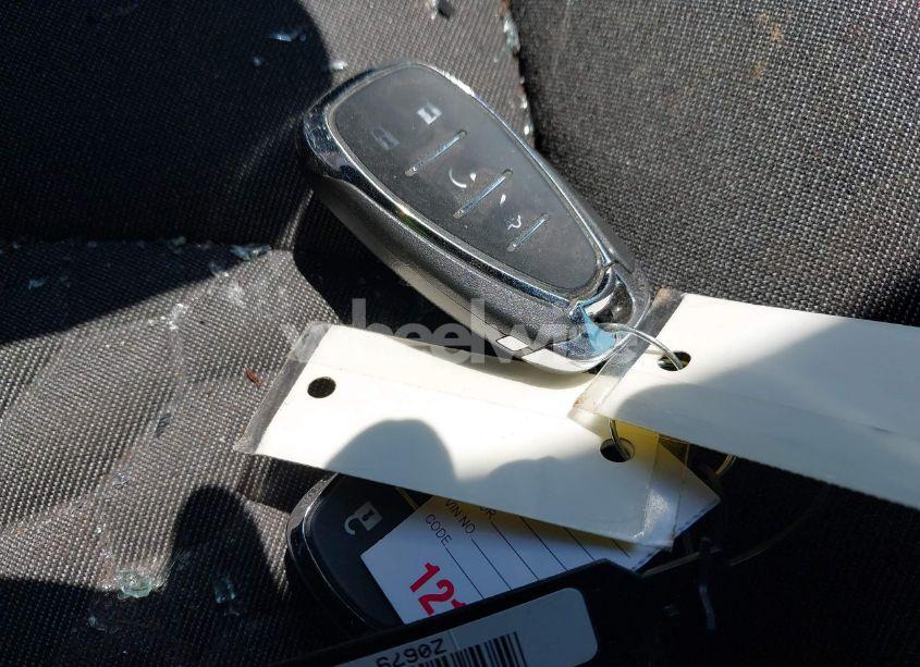 Photo 11 of 2018 Chevrolet Equinox LT (VIN 3GNAXSEV3JS608192)