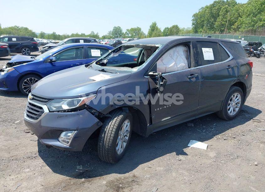 Photo 2 of 2018 Chevrolet Equinox LT (VIN 3GNAXSEV3JS608192)