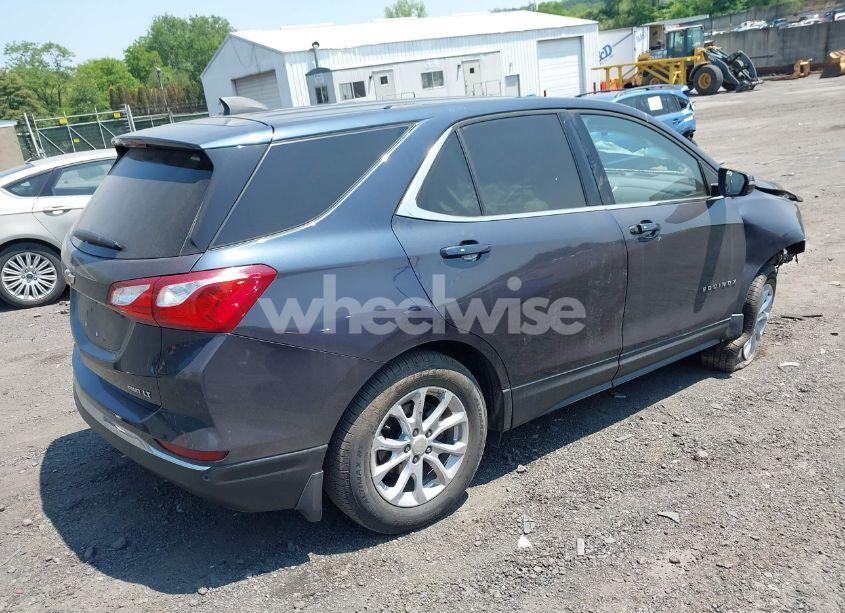 Photo 4 of 2018 Chevrolet Equinox LT (VIN 3GNAXSEV3JS608192)