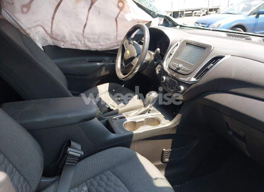 Photo 5 of 2018 Chevrolet Equinox LT (VIN 3GNAXSEV3JS608192)
