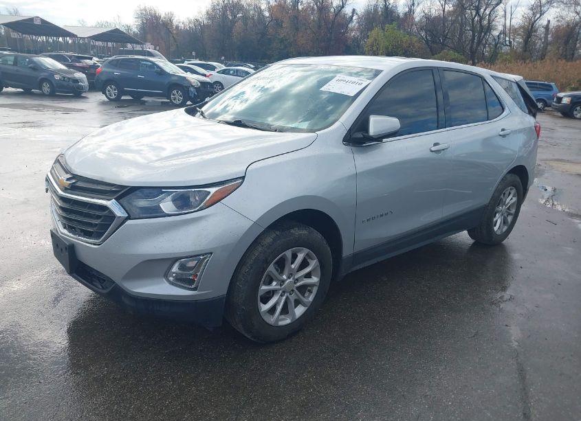 Photo 2 of 2018 Chevrolet Equinox LT (VIN 3GNAXSEV3JS640673)