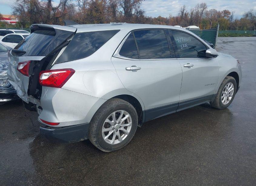 Photo 4 of 2018 Chevrolet Equinox LT (VIN 3GNAXSEV3JS640673)