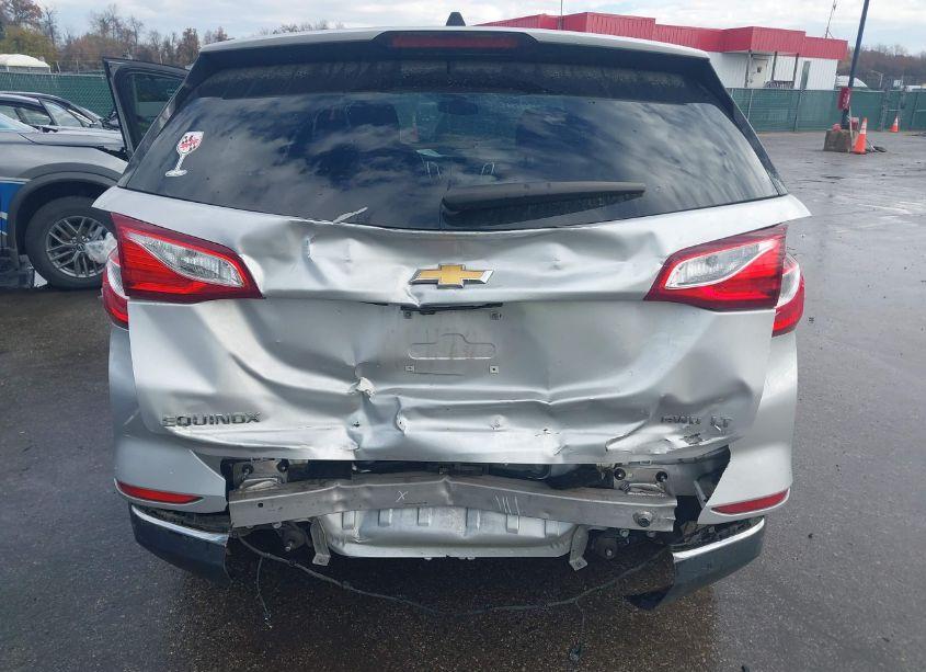 Photo 6 of 2018 Chevrolet Equinox LT (VIN 3GNAXSEV3JS640673)