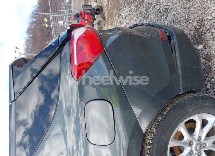 Photo 19 of 2019 Chevrolet Equinox LS (VIN 3GNAXSEV3KS555561)