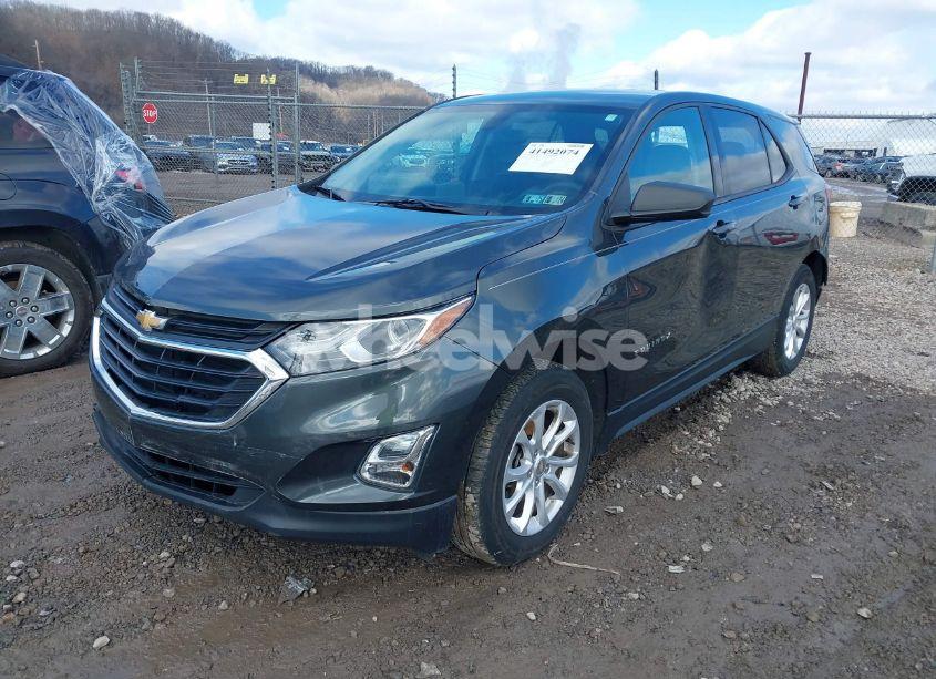 Photo 2 of 2019 Chevrolet Equinox LS (VIN 3GNAXSEV3KS555561)