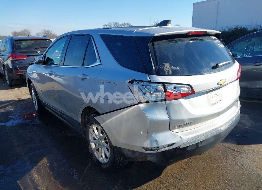 Photo 3 of 2018 Chevrolet Equinox LT (VIN 3GNAXSEV4JL123943)