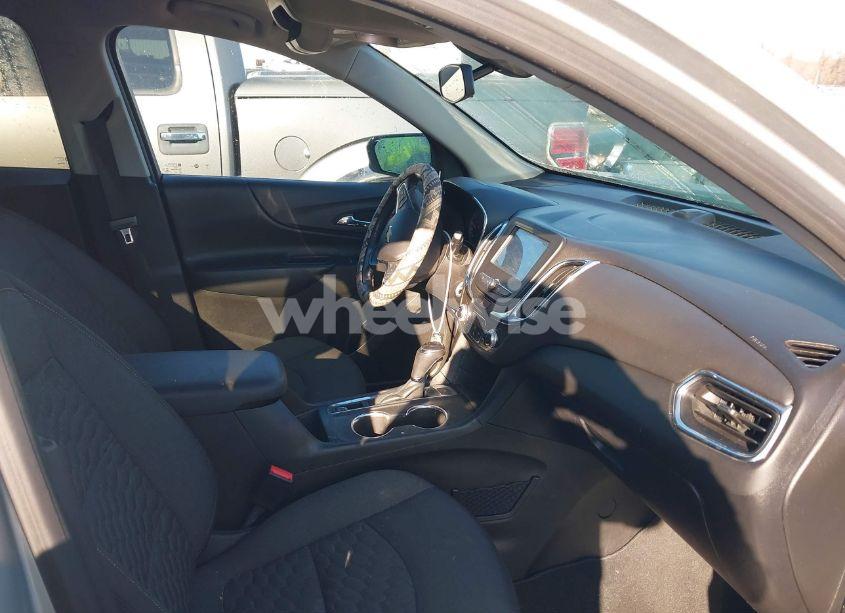 Photo 5 of 2018 Chevrolet Equinox LT (VIN 3GNAXSEV4JL123943)