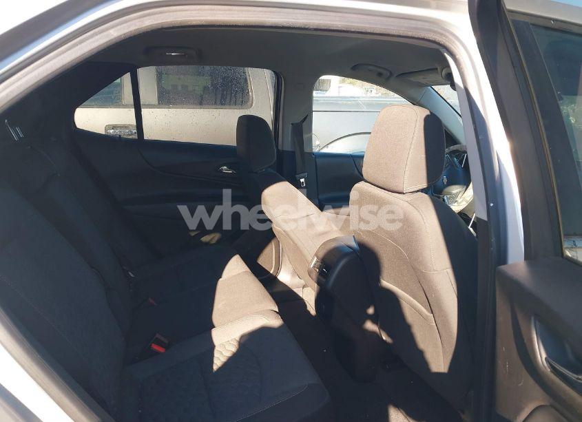 Photo 8 of 2018 Chevrolet Equinox LT (VIN 3GNAXSEV4JL123943)