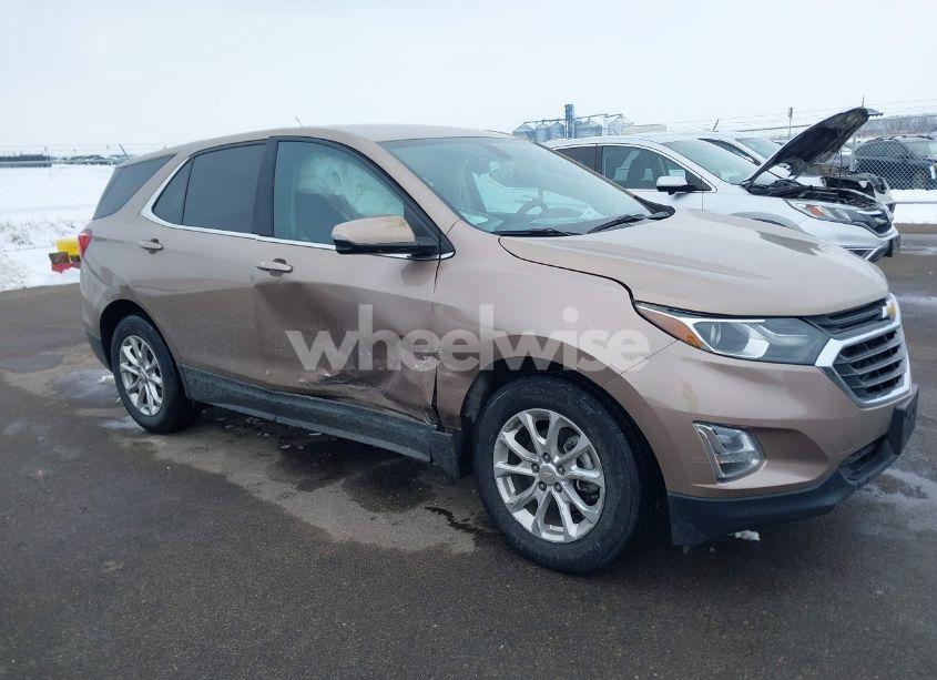 2018 Chevrolet Equinox LT (VIN 3GNAXSEV4JL255617) main photo