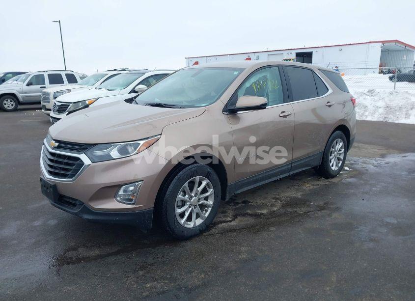 Photo 2 of 2018 Chevrolet Equinox LT (VIN 3GNAXSEV4JL255617)