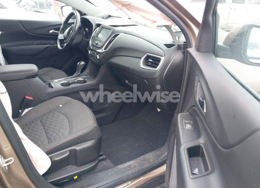 Photo 5 of 2018 Chevrolet Equinox LT (VIN 3GNAXSEV4JL255617)