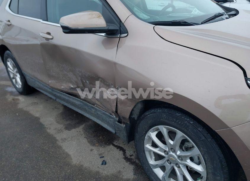 Photo 6 of 2018 Chevrolet Equinox LT (VIN 3GNAXSEV4JL255617)