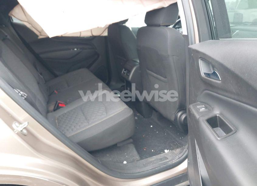 Photo 8 of 2018 Chevrolet Equinox LT (VIN 3GNAXSEV4JL255617)