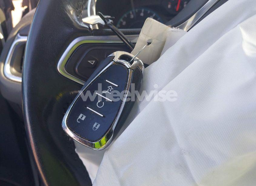 Photo 11 of 2018 Chevrolet Equinox LT (VIN 3GNAXSEV4JL361033)