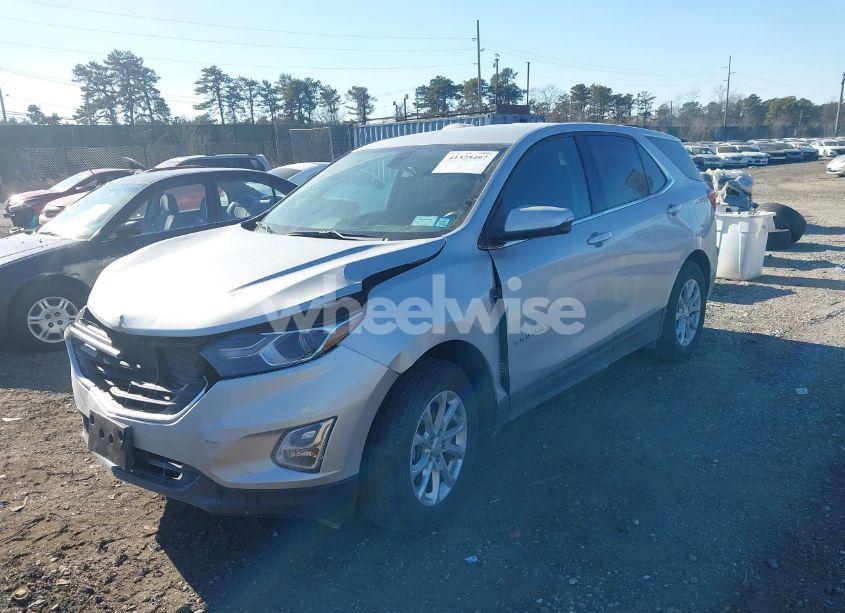 Photo 2 of 2018 Chevrolet Equinox LT (VIN 3GNAXSEV4JL361033)
