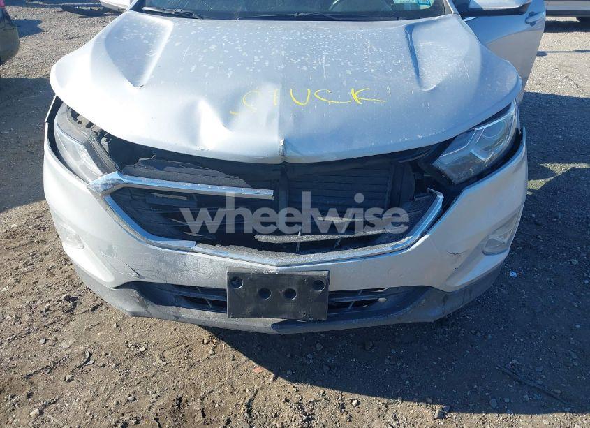 Photo 6 of 2018 Chevrolet Equinox LT (VIN 3GNAXSEV4JL361033)