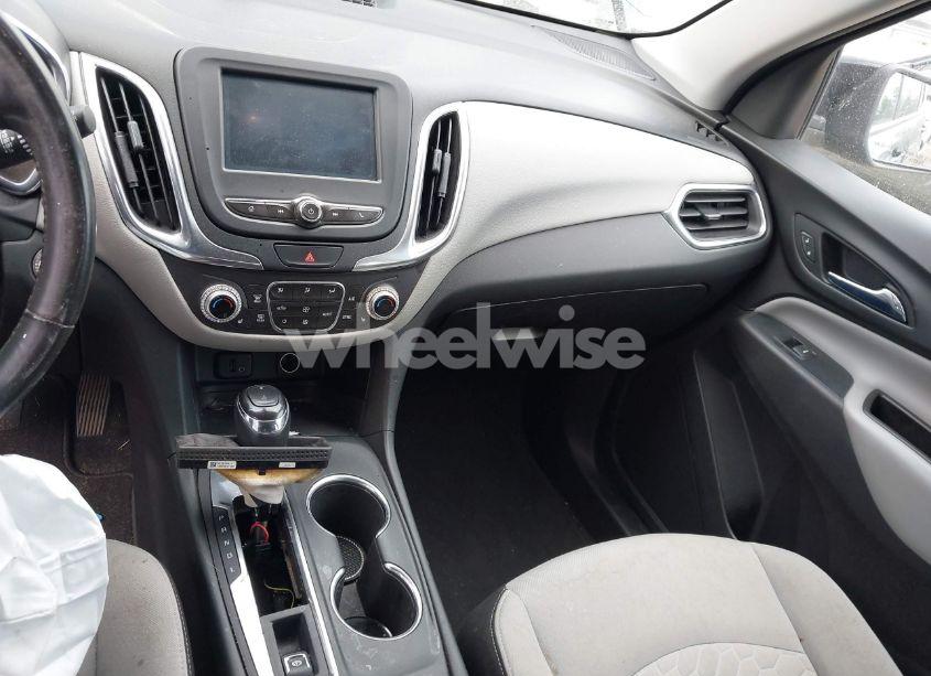 Photo 17 of 2018 Chevrolet Equinox LT (VIN 3GNAXSEV4JL362831)