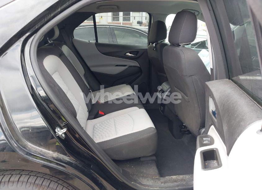Photo 8 of 2018 Chevrolet Equinox LT (VIN 3GNAXSEV4JL362831)