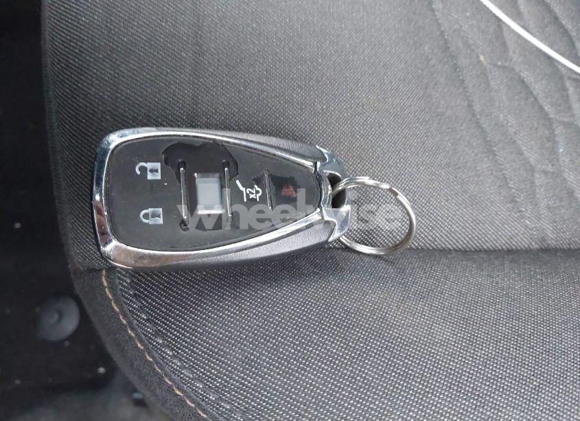 Photo 11 of 2018 Chevrolet Equinox LT (VIN 3GNAXSEV4JS579267)