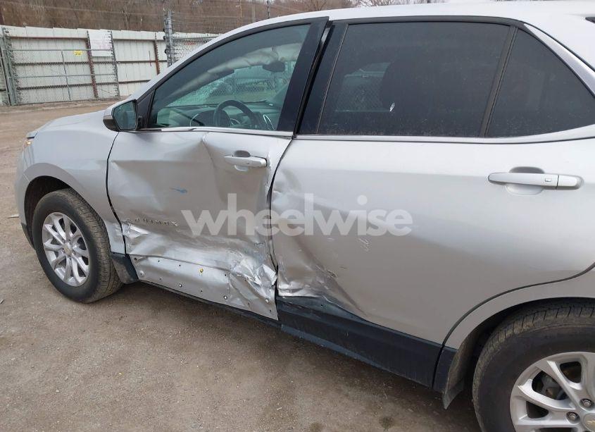 Photo 6 of 2018 Chevrolet Equinox LT (VIN 3GNAXSEV4JS579267)