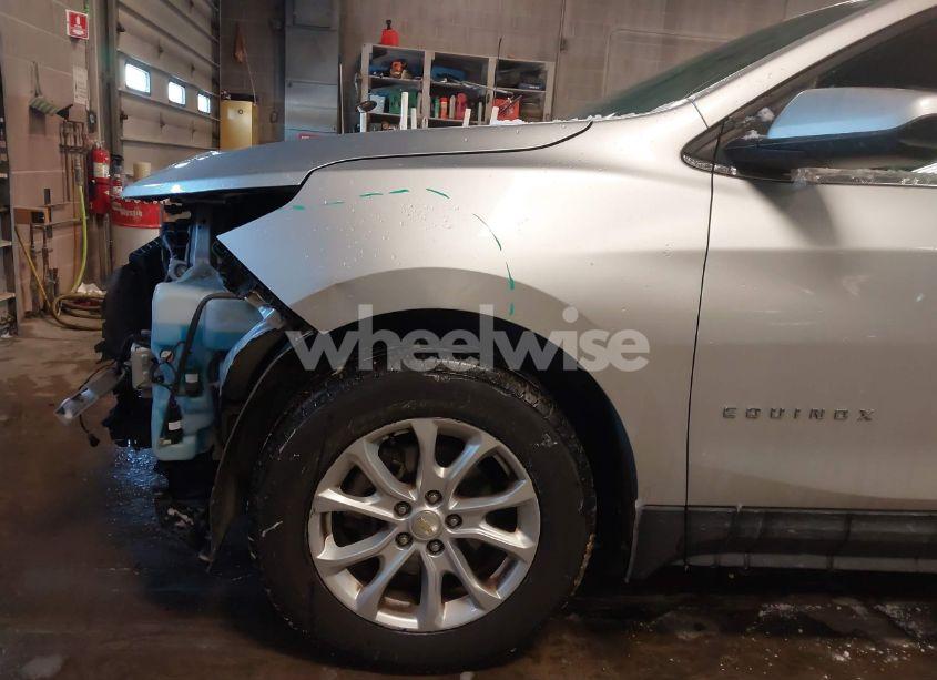 Photo 18 of 2018 Chevrolet Equinox LT (VIN 3GNAXSEV4JS589085)