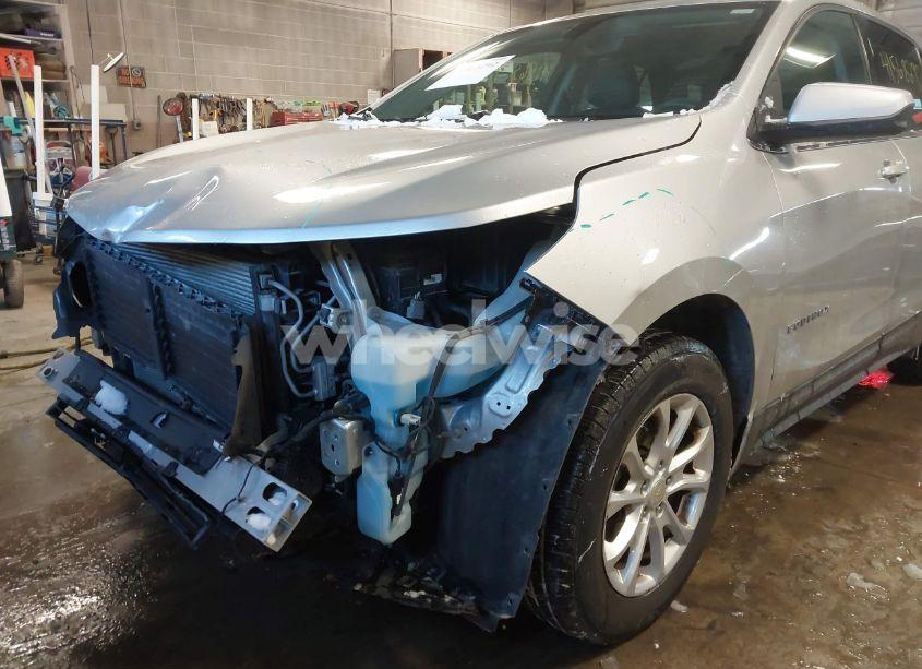 Photo 19 of 2018 Chevrolet Equinox LT (VIN 3GNAXSEV4JS589085)