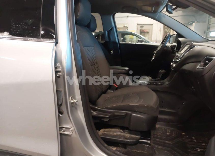 Photo 5 of 2018 Chevrolet Equinox LT (VIN 3GNAXSEV4JS589085)