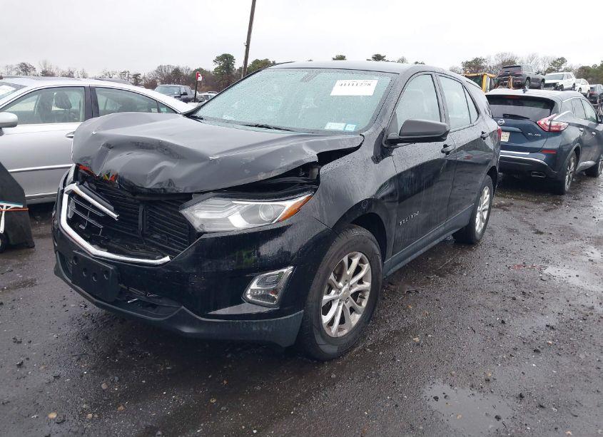 Photo 2 of 2019 Chevrolet Equinox LS (VIN 3GNAXSEV4KL250290)