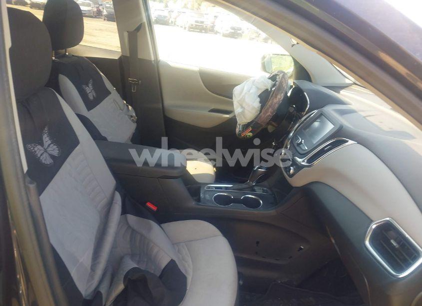 Photo 5 of 2018 Chevrolet Equinox LT (VIN 3GNAXSEV5JS555740)