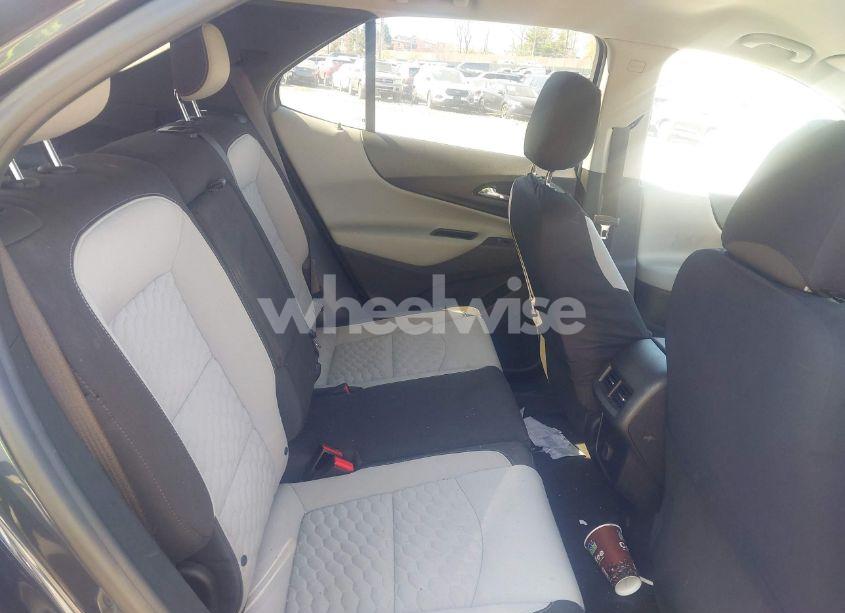 Photo 8 of 2018 Chevrolet Equinox LT (VIN 3GNAXSEV5JS555740)