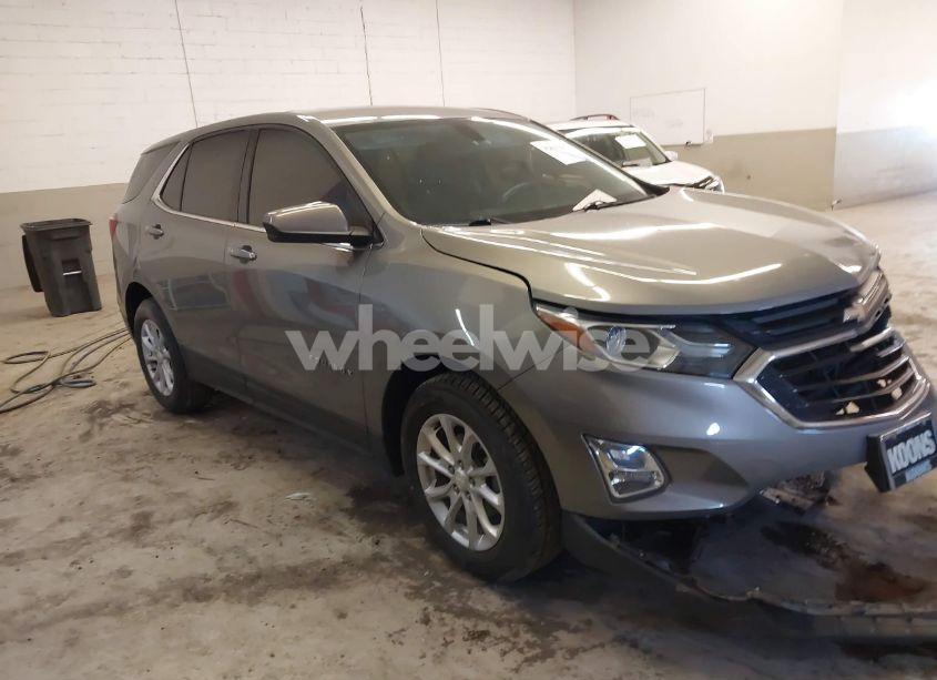 2018 Chevrolet Equinox LT (VIN 3GNAXSEV5JS579813) main photo