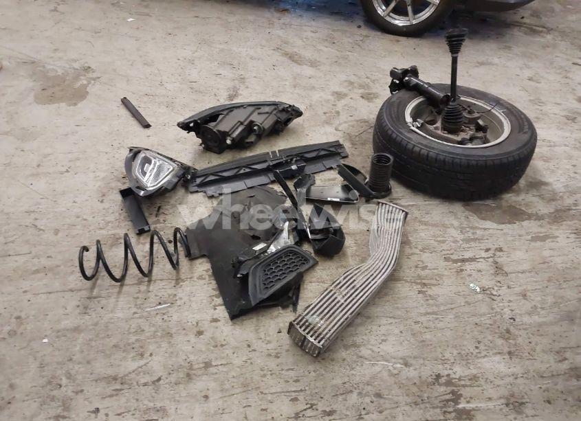 Photo 12 of 2018 Chevrolet Equinox LT (VIN 3GNAXSEV5JS579813)