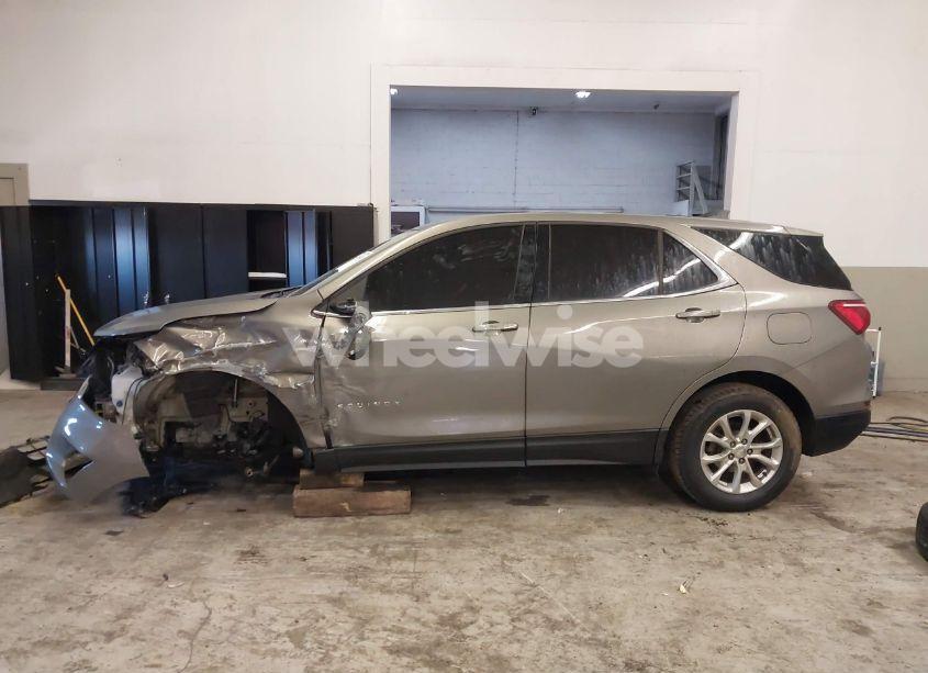 Photo 15 of 2018 Chevrolet Equinox LT (VIN 3GNAXSEV5JS579813)