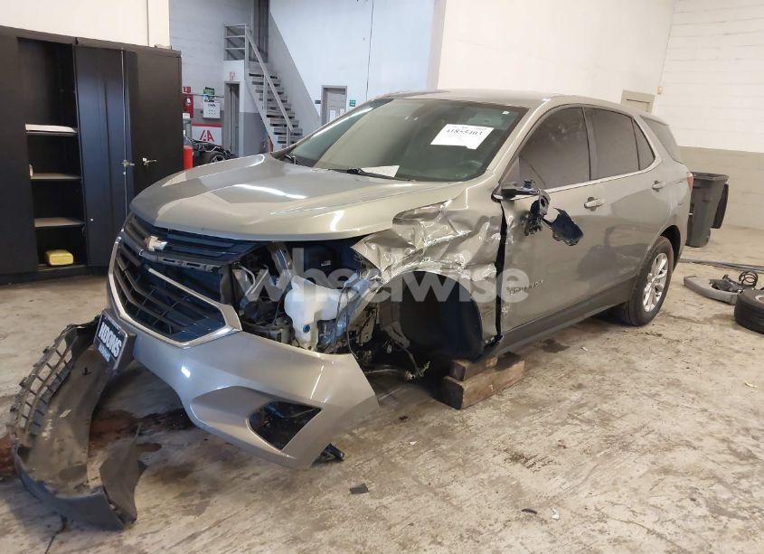 Photo 2 of 2018 Chevrolet Equinox LT (VIN 3GNAXSEV5JS579813)