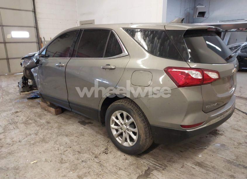 Photo 3 of 2018 Chevrolet Equinox LT (VIN 3GNAXSEV5JS579813)