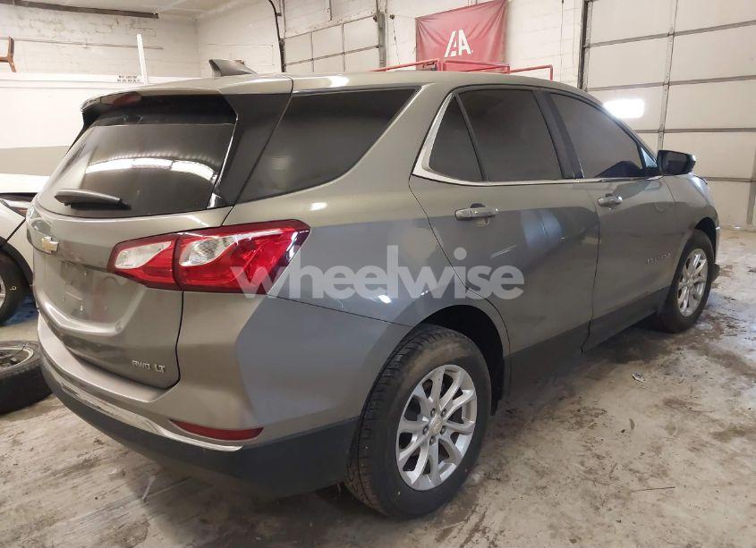 Photo 4 of 2018 Chevrolet Equinox LT (VIN 3GNAXSEV5JS579813)