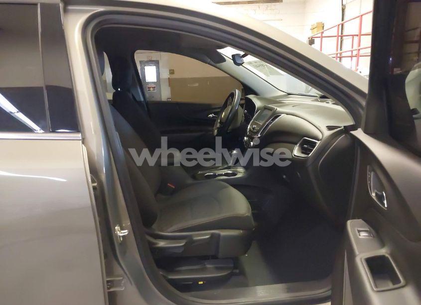 Photo 5 of 2018 Chevrolet Equinox LT (VIN 3GNAXSEV5JS579813)