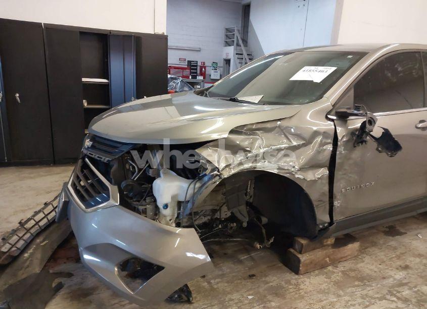 Photo 6 of 2018 Chevrolet Equinox LT (VIN 3GNAXSEV5JS579813)