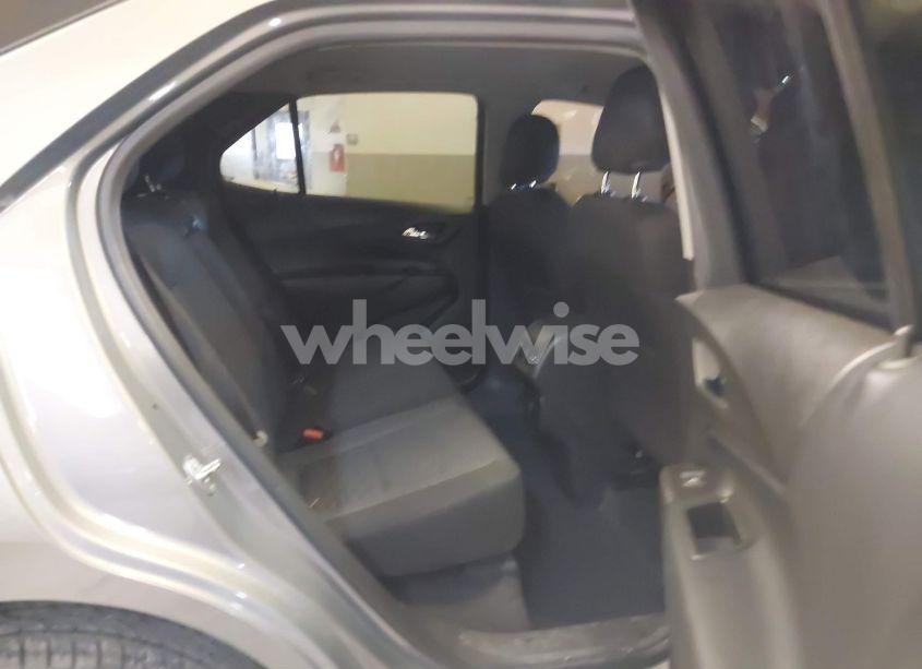 Photo 8 of 2018 Chevrolet Equinox LT (VIN 3GNAXSEV5JS579813)