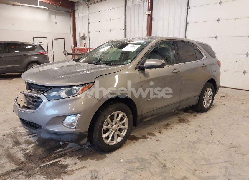 Photo 2 of 2018 Chevrolet Equinox LT (VIN 3GNAXSEV5JS631764)