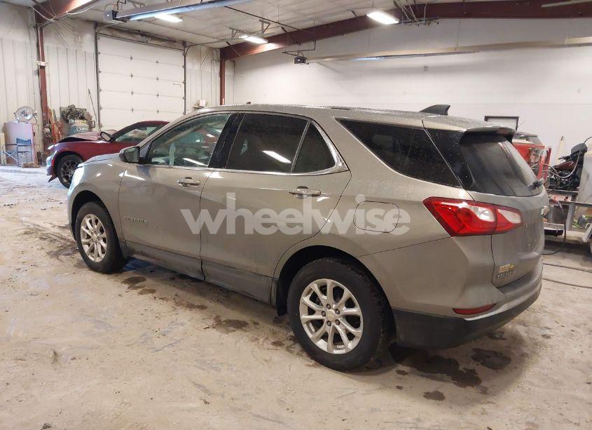 Photo 3 of 2018 Chevrolet Equinox LT (VIN 3GNAXSEV5JS631764)