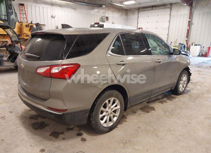Photo 4 of 2018 Chevrolet Equinox LT (VIN 3GNAXSEV5JS631764)