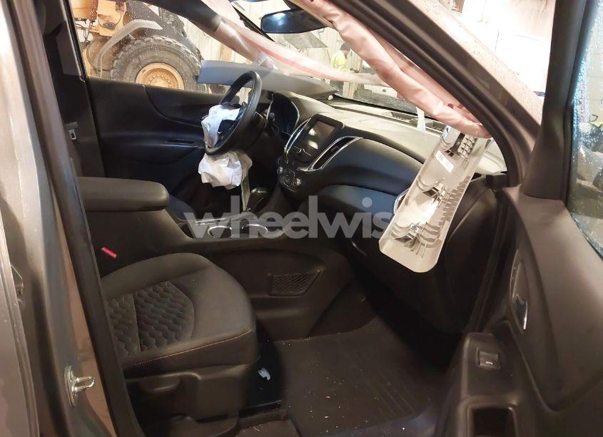 Photo 5 of 2018 Chevrolet Equinox LT (VIN 3GNAXSEV5JS631764)