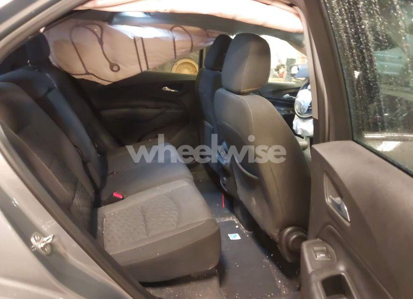 Photo 8 of 2018 Chevrolet Equinox LT (VIN 3GNAXSEV5JS631764)