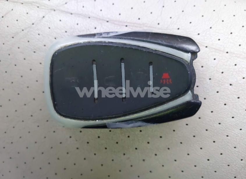 Photo 11 of 2018 Chevrolet Equinox LT (VIN 3GNAXSEV6JS511990)