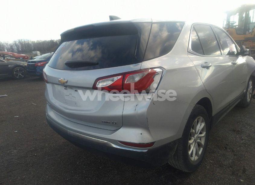 Photo 18 of 2018 Chevrolet Equinox LT (VIN 3GNAXSEV6JS511990)