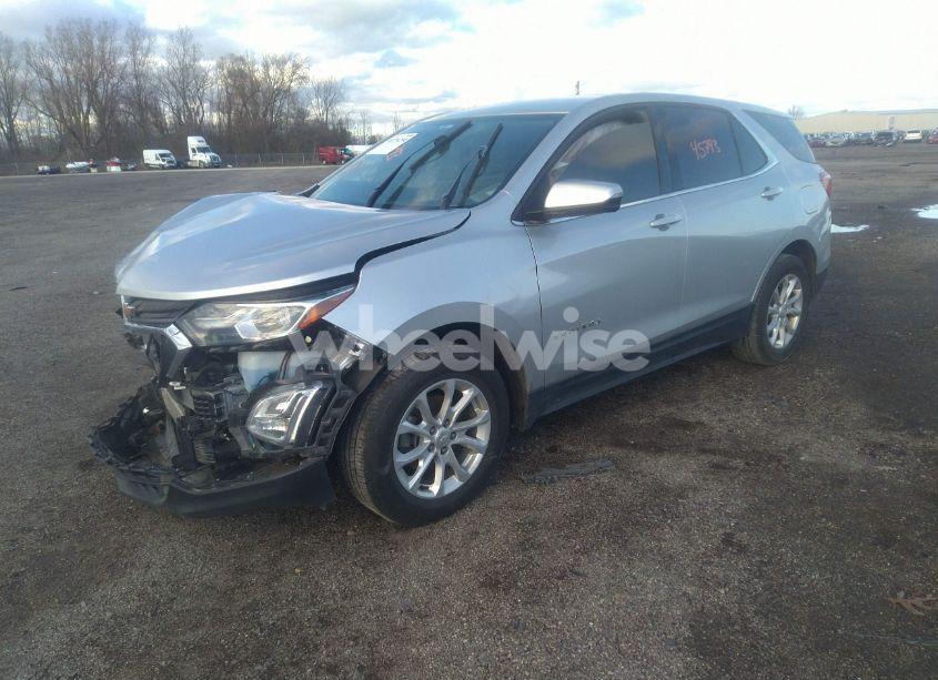 Photo 2 of 2018 Chevrolet Equinox LT (VIN 3GNAXSEV6JS511990)